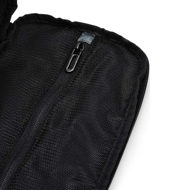 UNDER-ARMOUR-BOLSO-CONTAIN-TRAVEL-KIT10