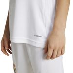 IT5186_8_APPAREL_On-Model_Detail-View-1_white