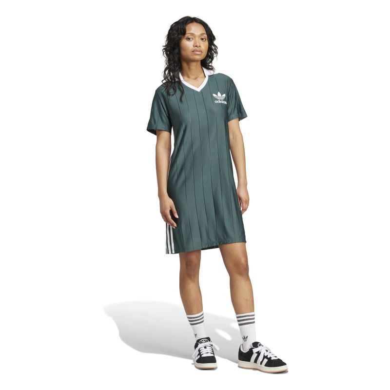 IX5507_6_APPAREL_On-Model_Walking-View_white