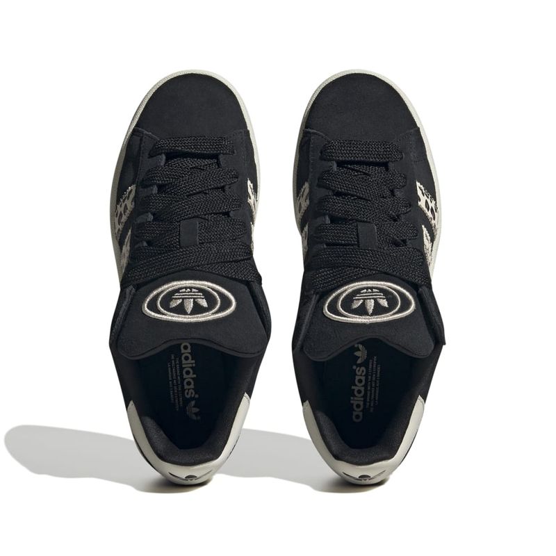 ID7039_3_FOOTWEAR_Photography_Top-Portrait-View_white