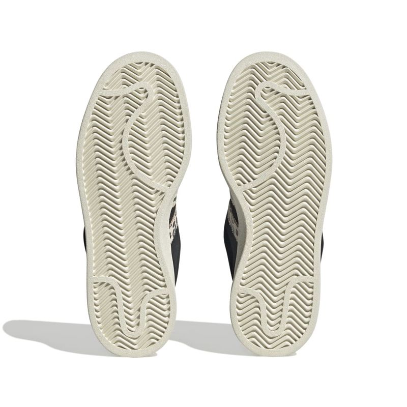 ID7039_4_FOOTWEAR_Photography_Bottom-View_white