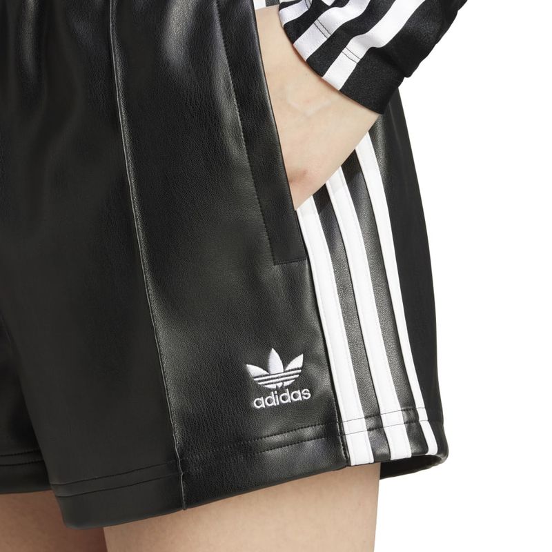 IY7320_6_APPAREL_On-Model_Detail-View-1_white