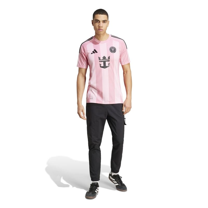JJ1392_6_APPAREL_On Model_Standard Outfit View_white.jpg