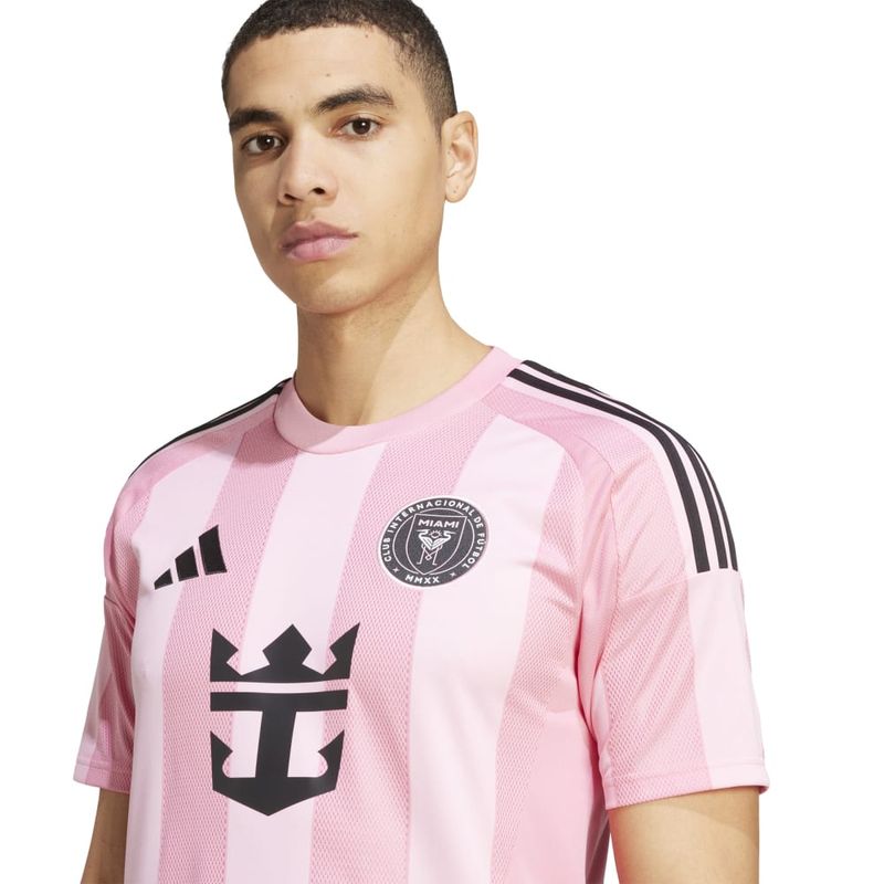 JJ1392_7_APPAREL_On Model_Detail View 1_white.jpg