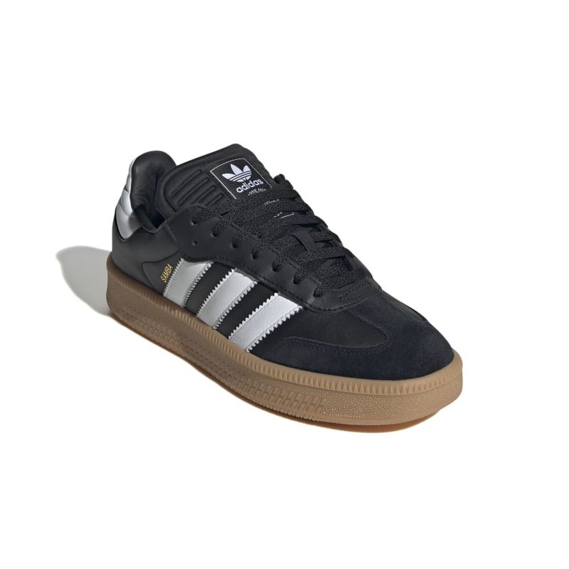 IE1379_6_FOOTWEAR_Photography_Front-Lateral-Top-View_white.jpg