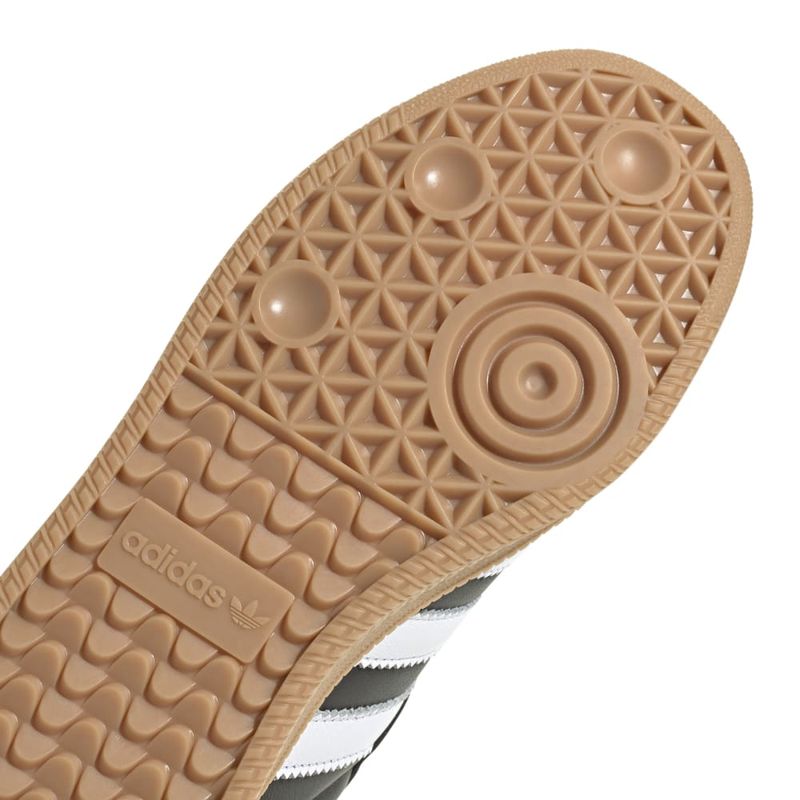 IE1379_8_FOOTWEAR_Photography_Detail-View-1_white.jpg