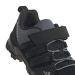 IF7511_8_FOOTWEAR_Photography_Detail View 1_white.jpg