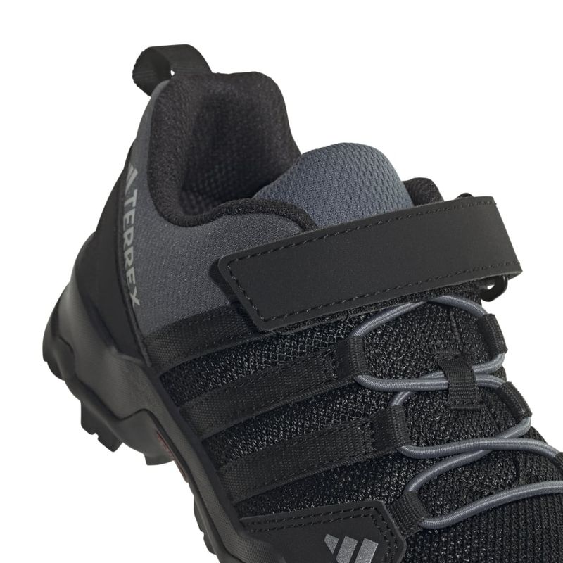 IF7511_8_FOOTWEAR_Photography_Detail View 1_white.jpg