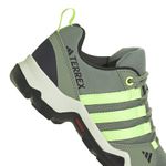 IE7617_9_FOOTWEAR_Photography_Detail View 2_white.jpg