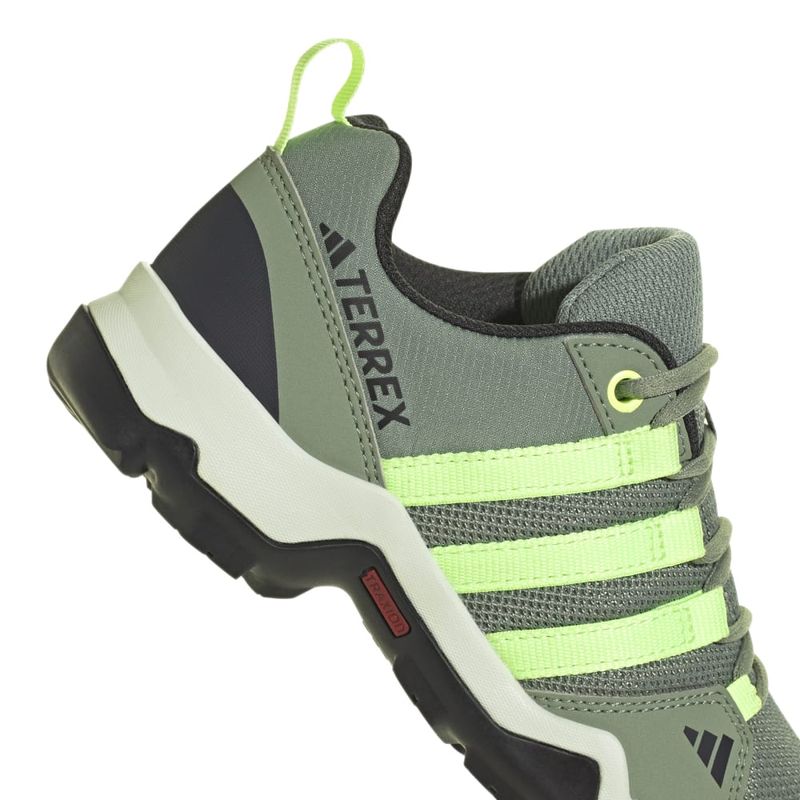 IE7617_9_FOOTWEAR_Photography_Detail View 2_white.jpg