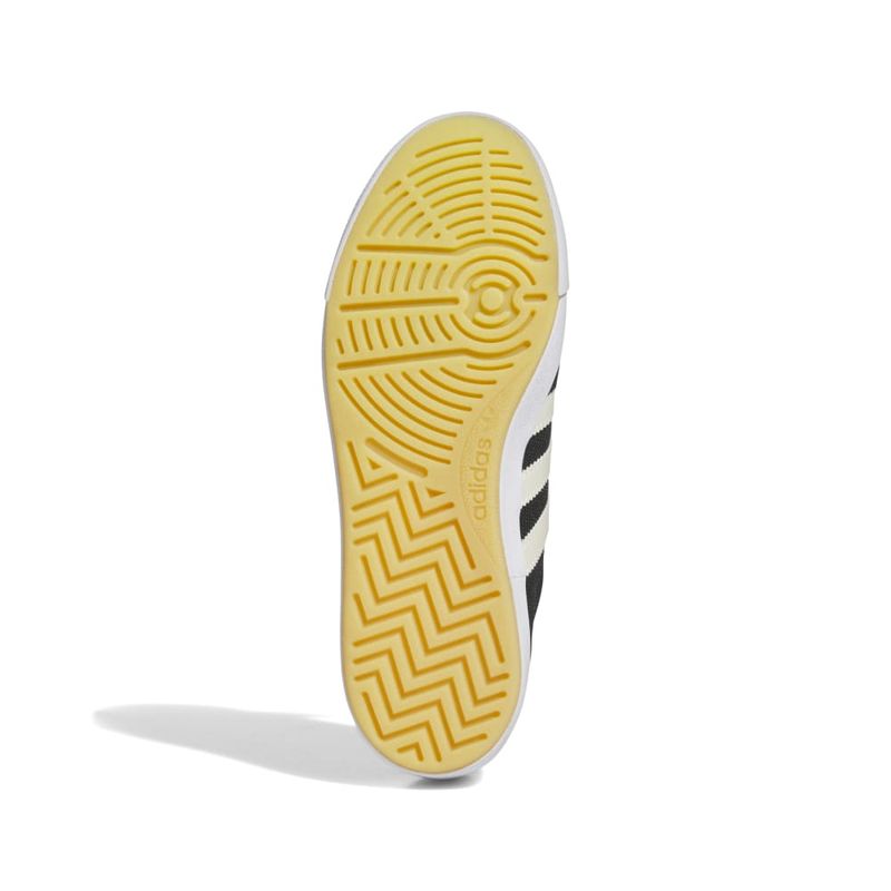 IG4115_4_FOOTWEAR_Photography_Bottom View_white.jpg