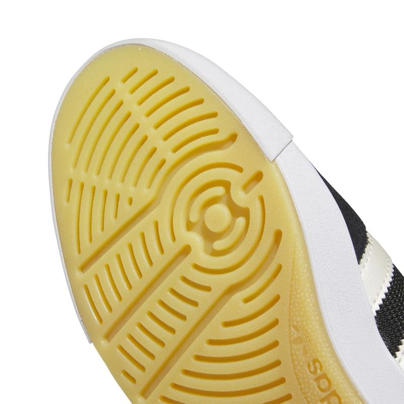 IG4115_9_FOOTWEAR_Photography_Detail View 2_white.jpg