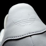 BB5498_6_FOOTWEAR_Photography_Detail View 1_white.jpg