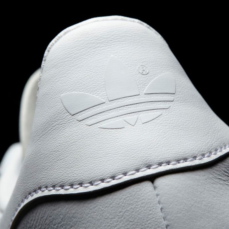 BB5498_6_FOOTWEAR_Photography_Detail View 1_white.jpg