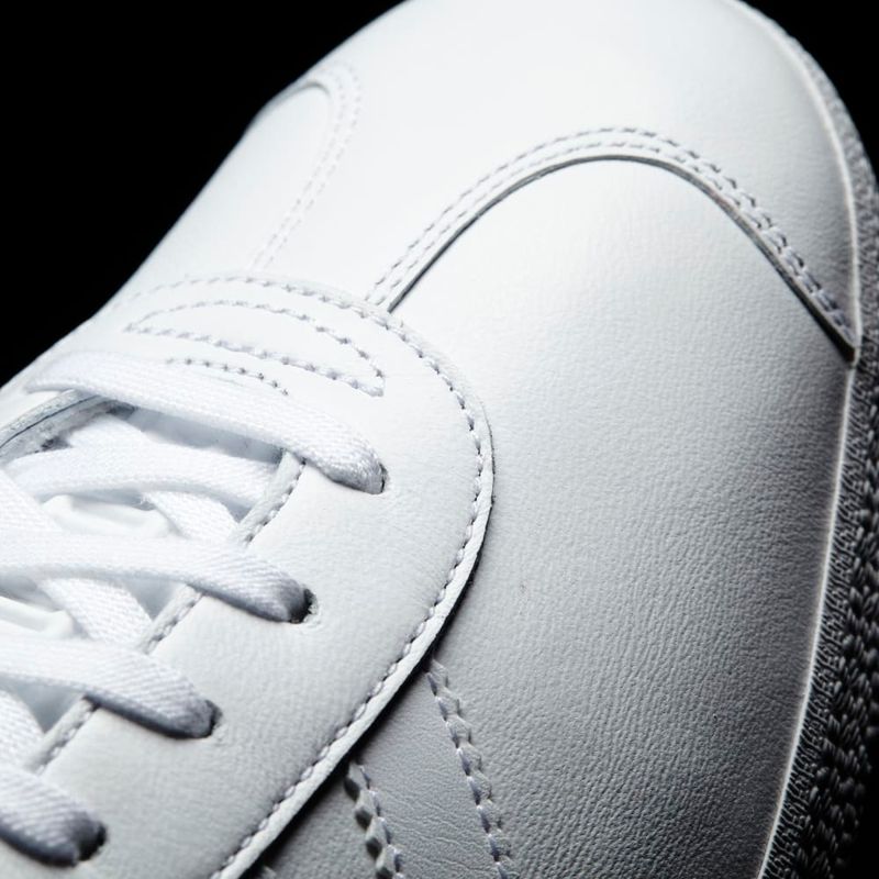 BB5498_7_FOOTWEAR_Photography_Detail View 2_white.jpg