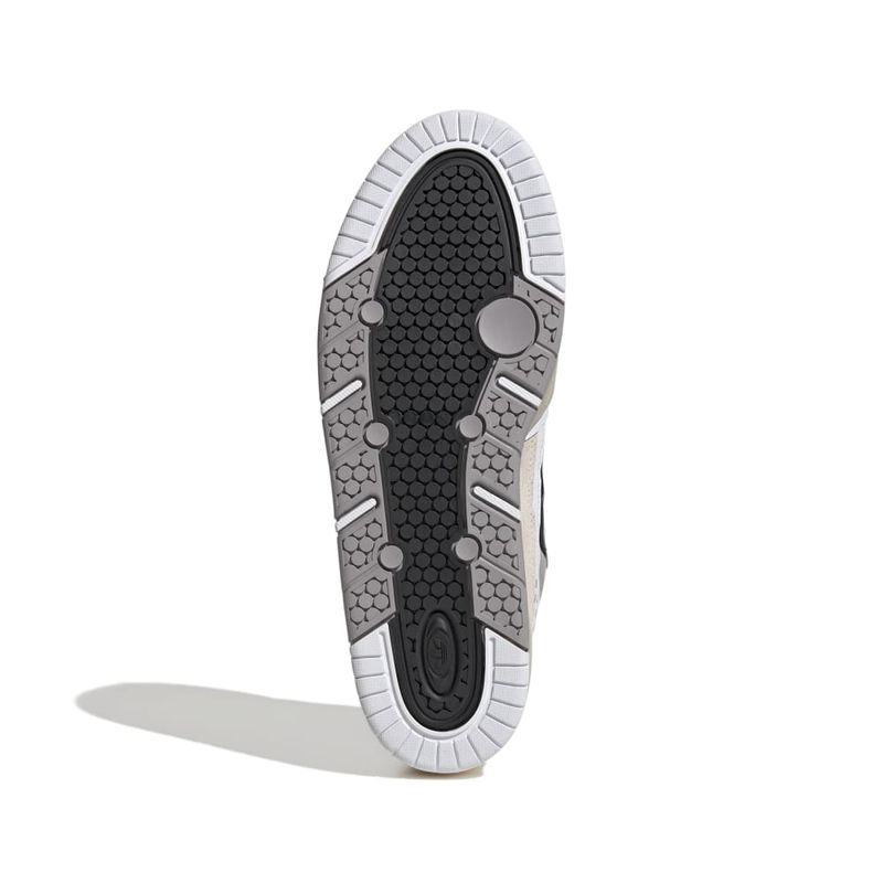 GV9544_4_FOOTWEAR_Photography_Bottom-View_white.jpg