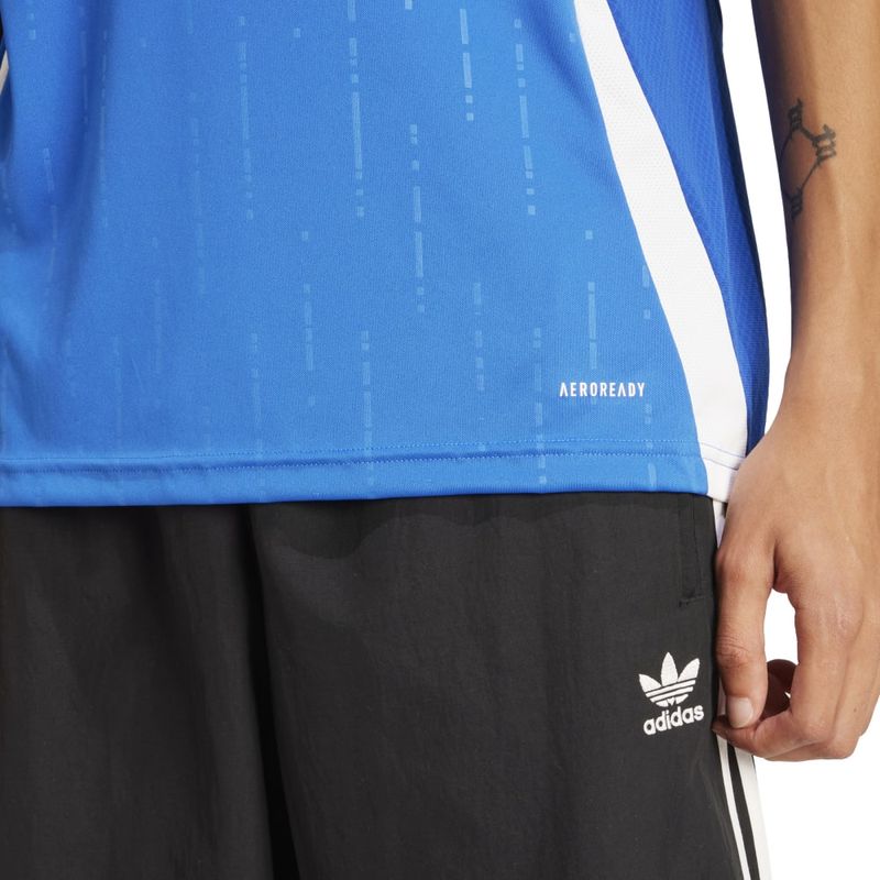 IN0657_9_APPAREL_On Model_Detail View 2_white.jpg