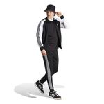 IL2488_5_APPAREL_On Model_Walking View_white.jpg