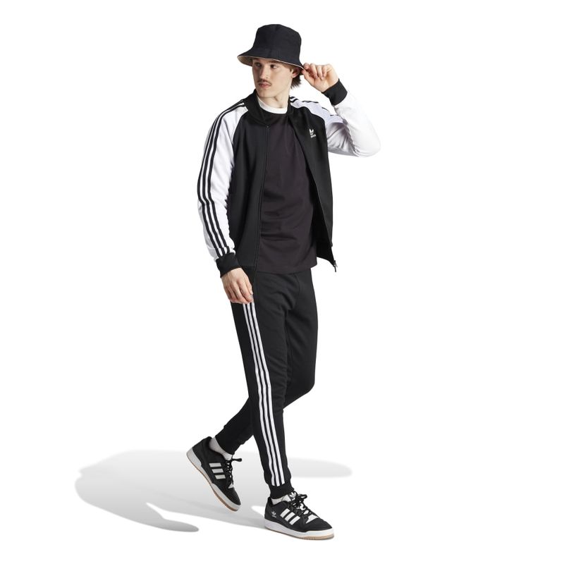 IL2488_5_APPAREL_On Model_Walking View_white.jpg