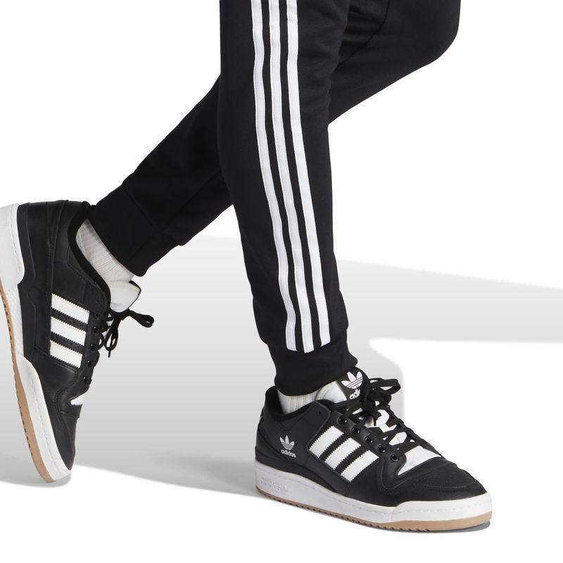 IL2488_7_APPAREL_On Model_Detail View 2_white.jpg