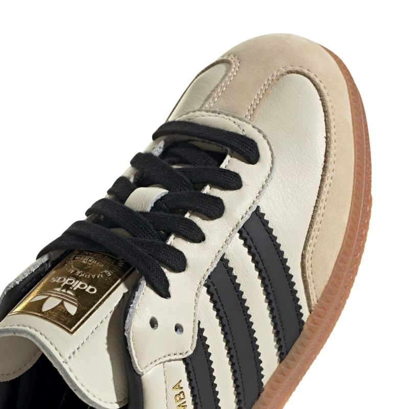 ID0478_8_FOOTWEAR_Photography_Detail View 1_white.jpg