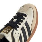 ID0478_8_FOOTWEAR_Photography_Detail View 1_white.jpg