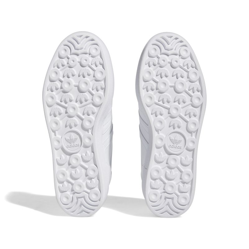 IE5130_4_FOOTWEAR_Photography_Bottom View_white