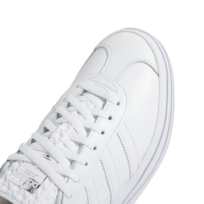IE5130_8_FOOTWEAR_Photography_Detail View 1_white