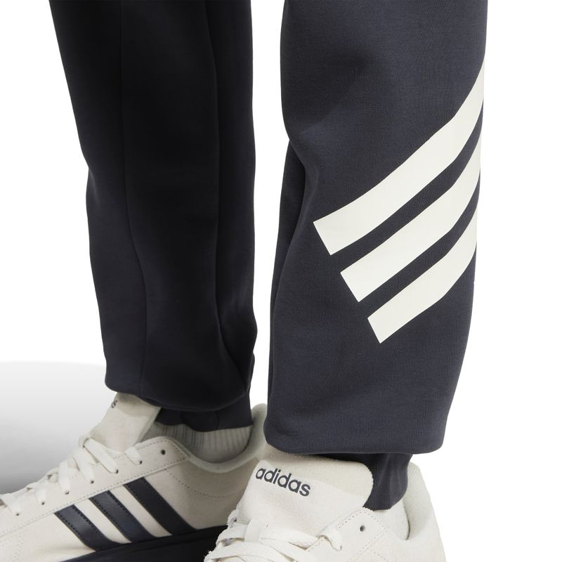JI5724_6_APPAREL_On Model_Detail View 2_white