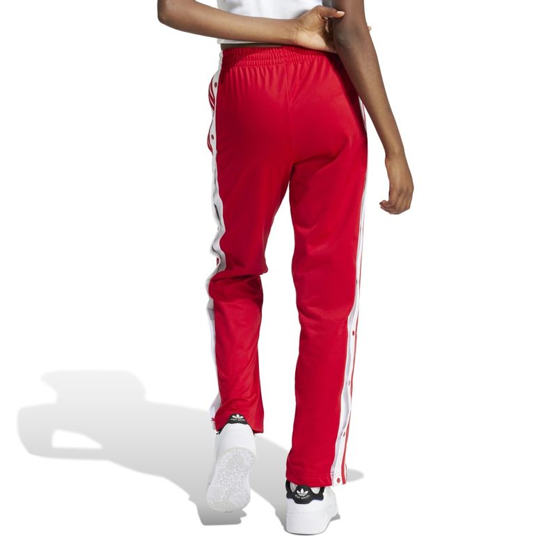 IP0620_4_APPAREL_On-Model_Back-View_white