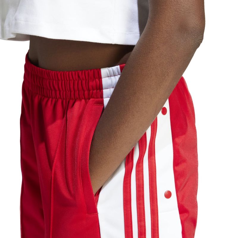 IP0620_6_APPAREL_On-Model_Detail-View-1_white
