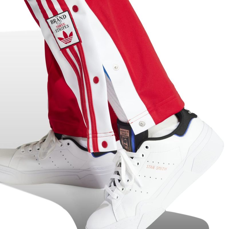 IP0620_7_APPAREL_On-Model_Detail-View-2_white